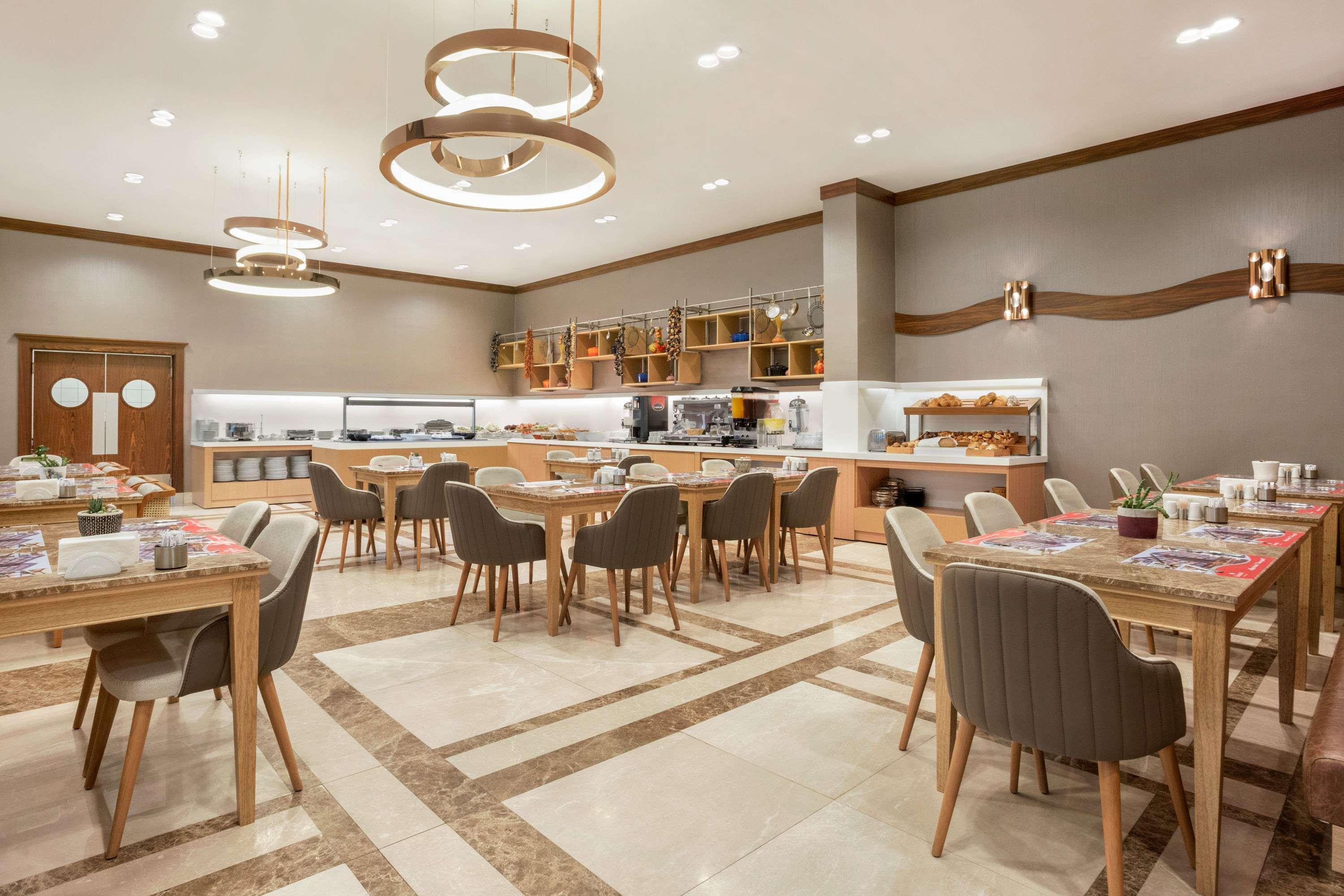 Hotel Ramada By Wyndham Istanbul Alibeykoy Esterno foto