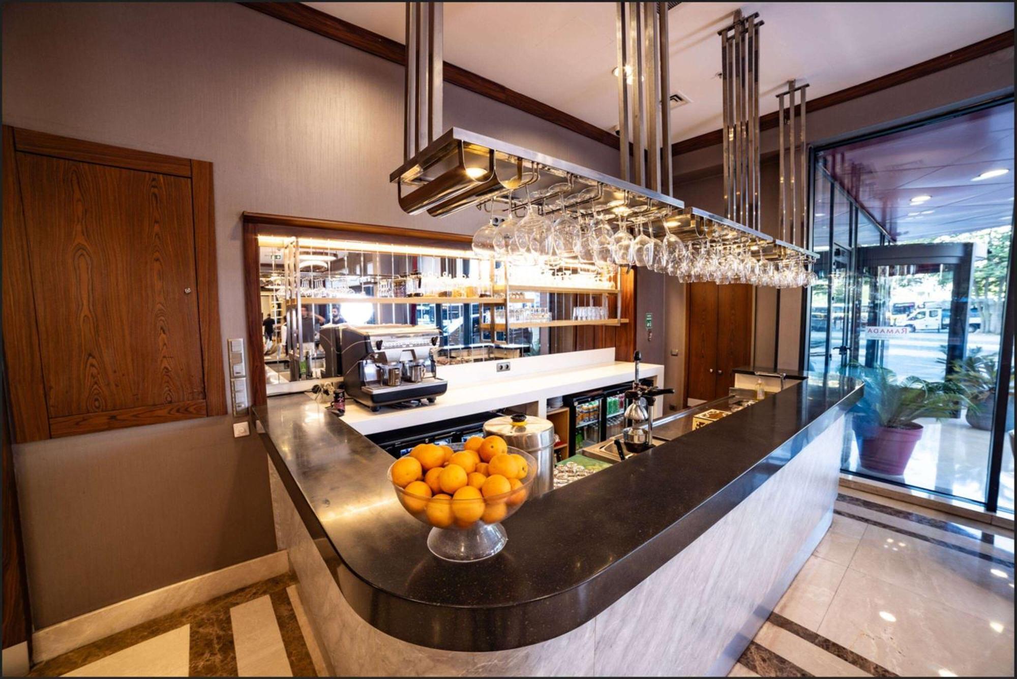 Hotel Ramada By Wyndham Istanbul Alibeykoy Esterno foto