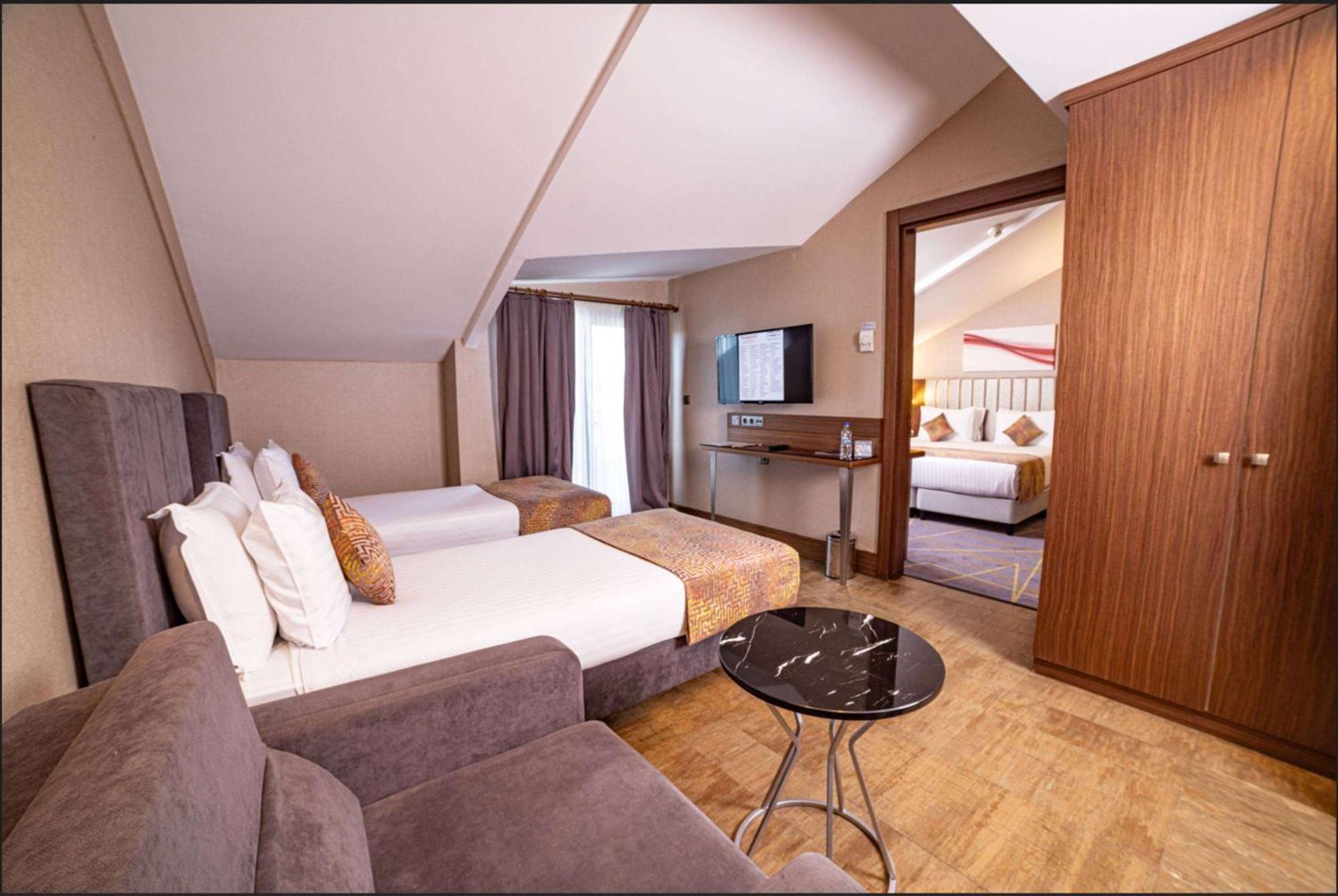 Hotel Ramada By Wyndham Istanbul Alibeykoy Esterno foto